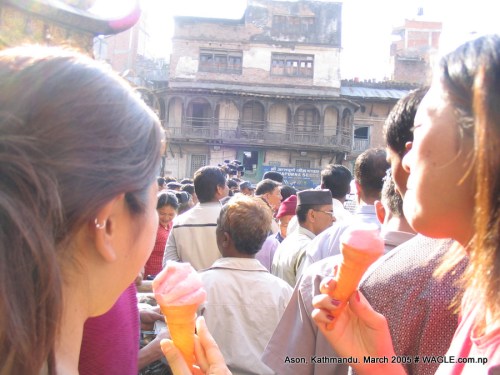 ason girls eating icecream