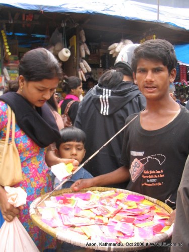 boy selling color powder om ason