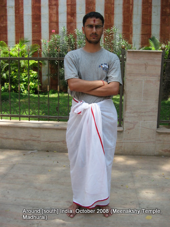 wearing dhoti in meenaxi temple