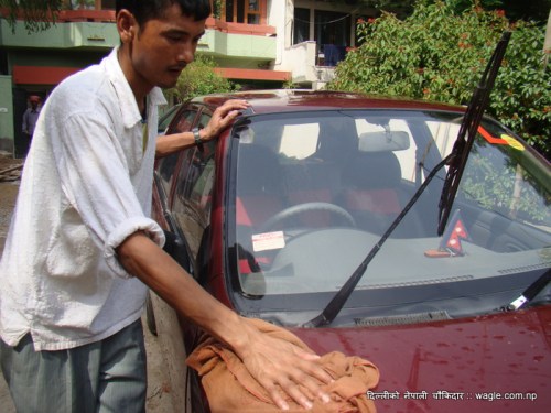 कार चम्काउने ठिटो