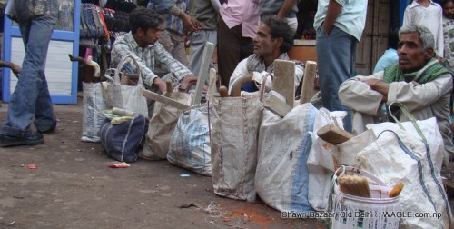 chawri bazaar old delhi. Men take rest on the street