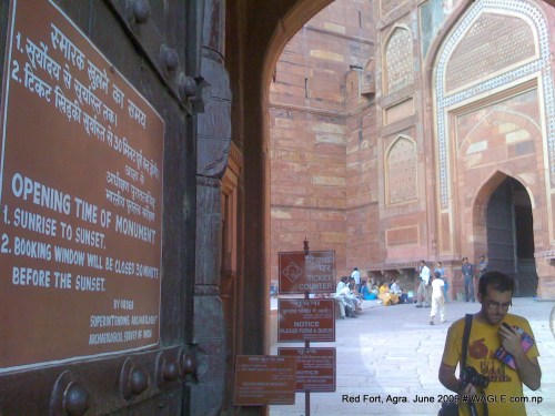 agra fort entrance