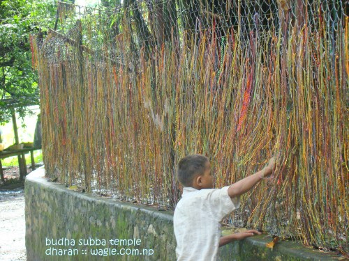 A kid and pryaer threads