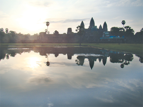 क्याम्बोडियाको सियामरिप नजिकैकै अङकोरबाट मन्दिर
