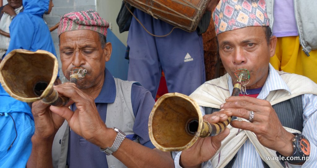 Men play Sahanai