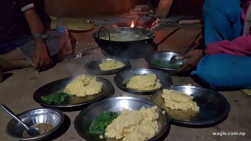 मकैको ढिँडो, फर्सीको मुन्टा र सिलामको अचार साच्चै स्वादिलो थियो ।